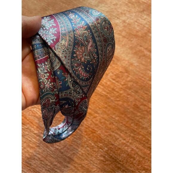 Tie   - Picture 2 of 4